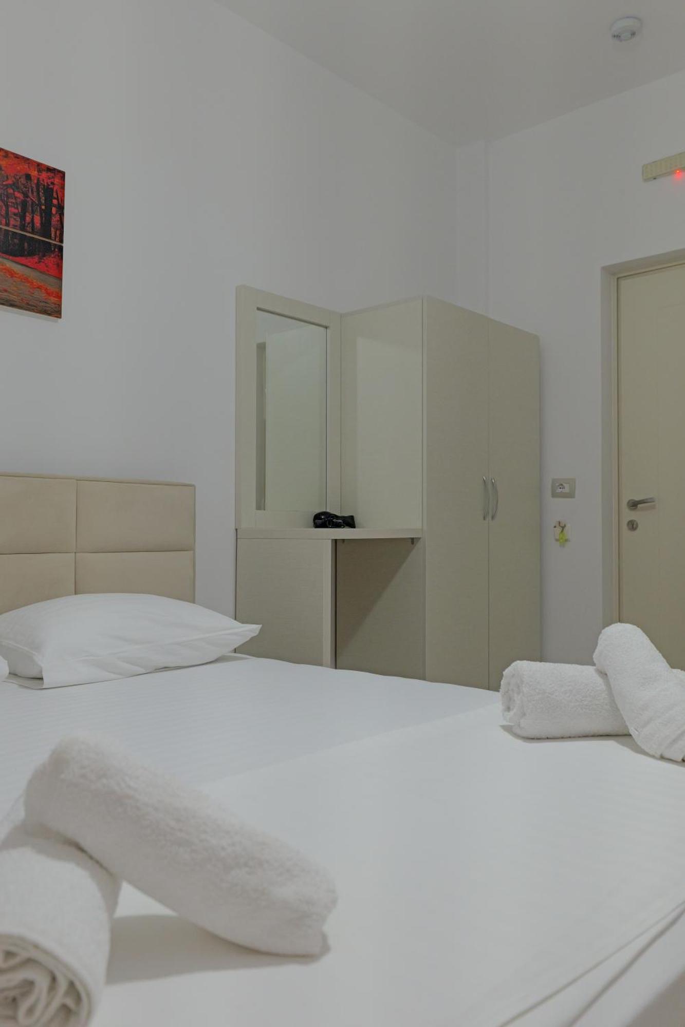 Hotel Veliaj كساميل المظهر الخارجي الصورة