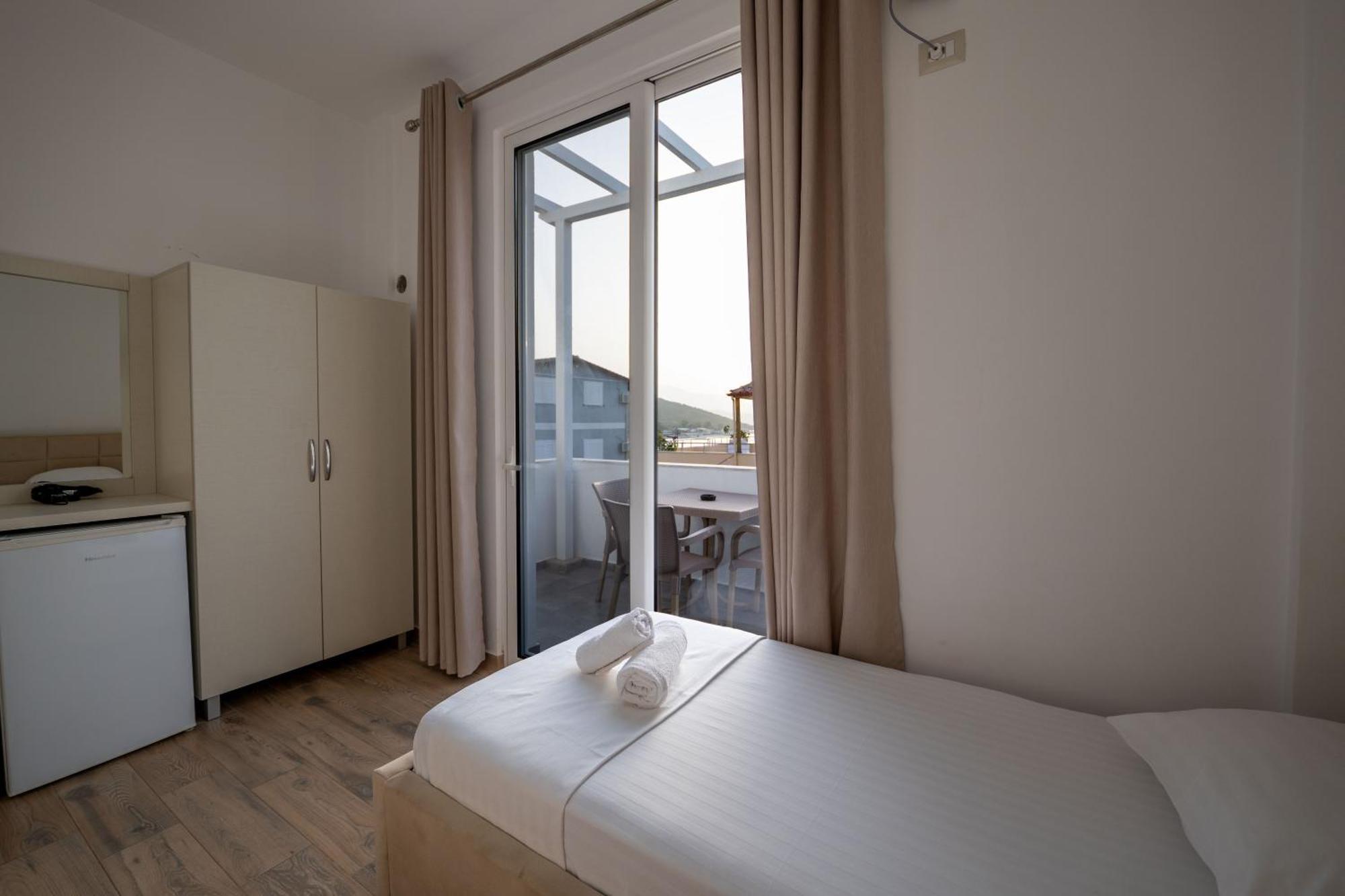 Hotel Veliaj كساميل المظهر الخارجي الصورة