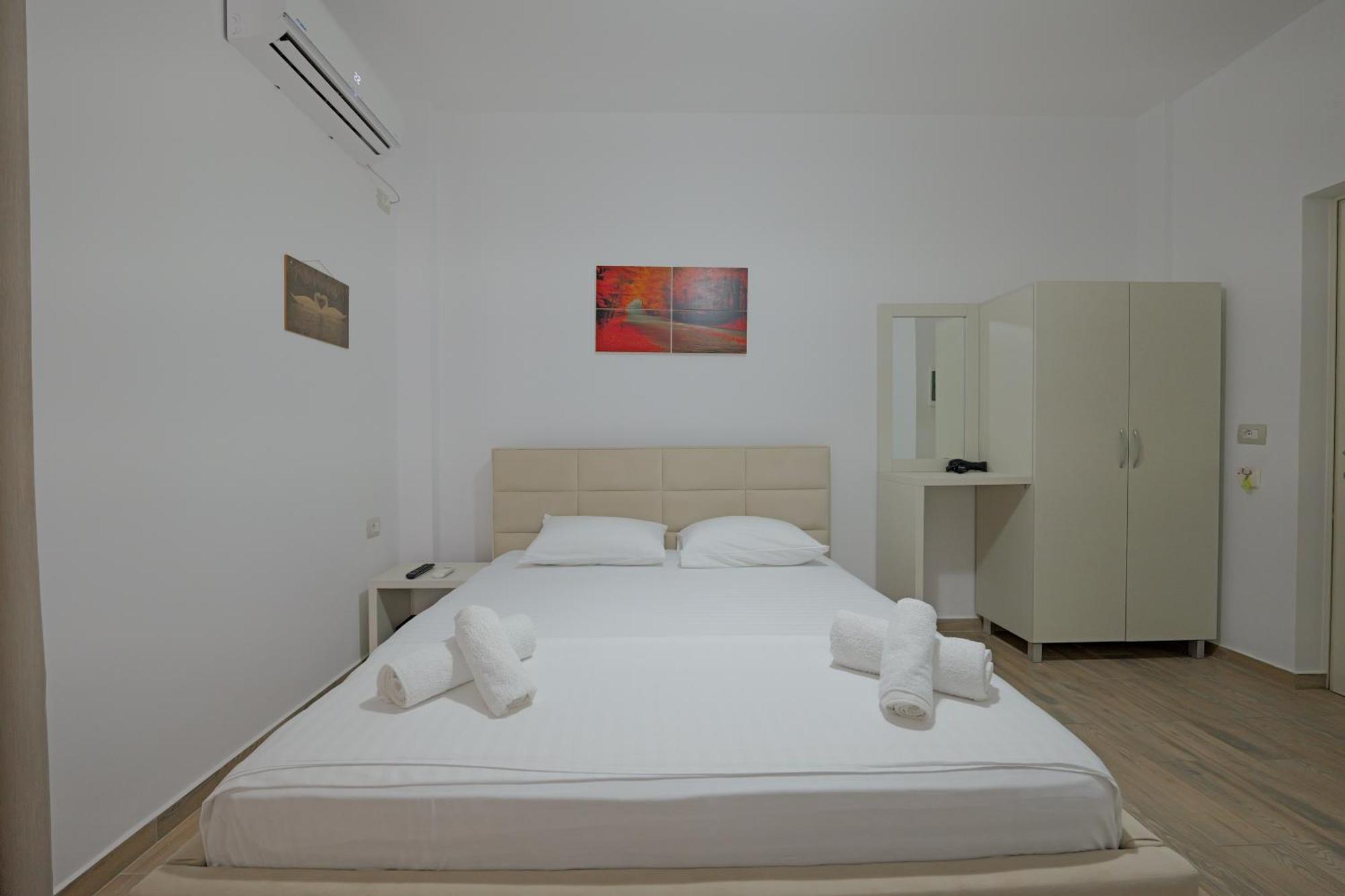 Hotel Veliaj كساميل المظهر الخارجي الصورة
