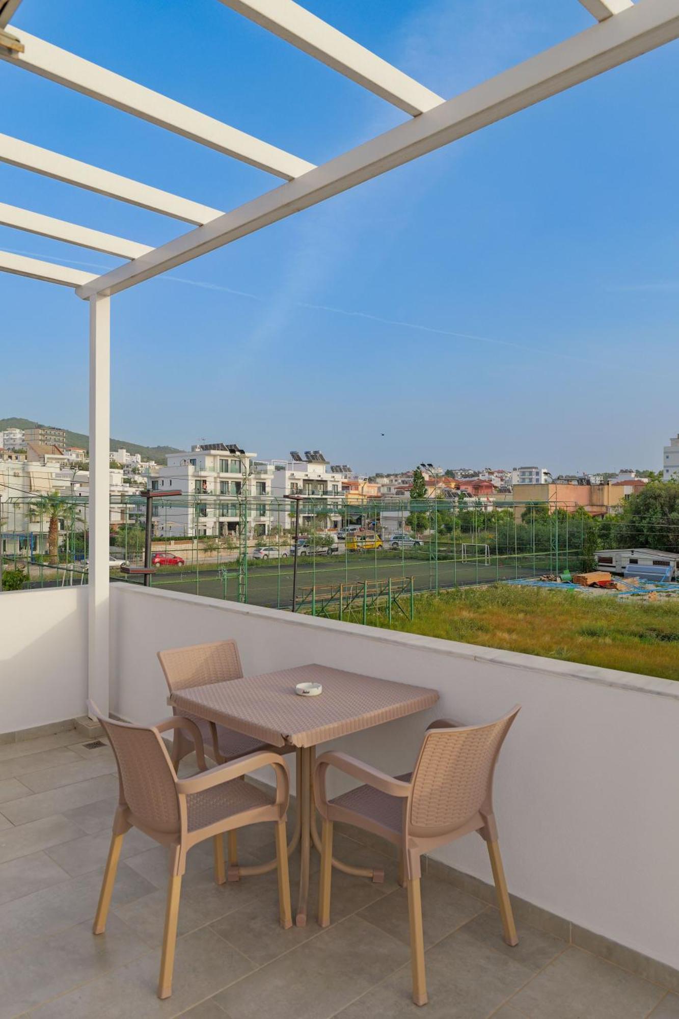 Hotel Veliaj كساميل المظهر الخارجي الصورة