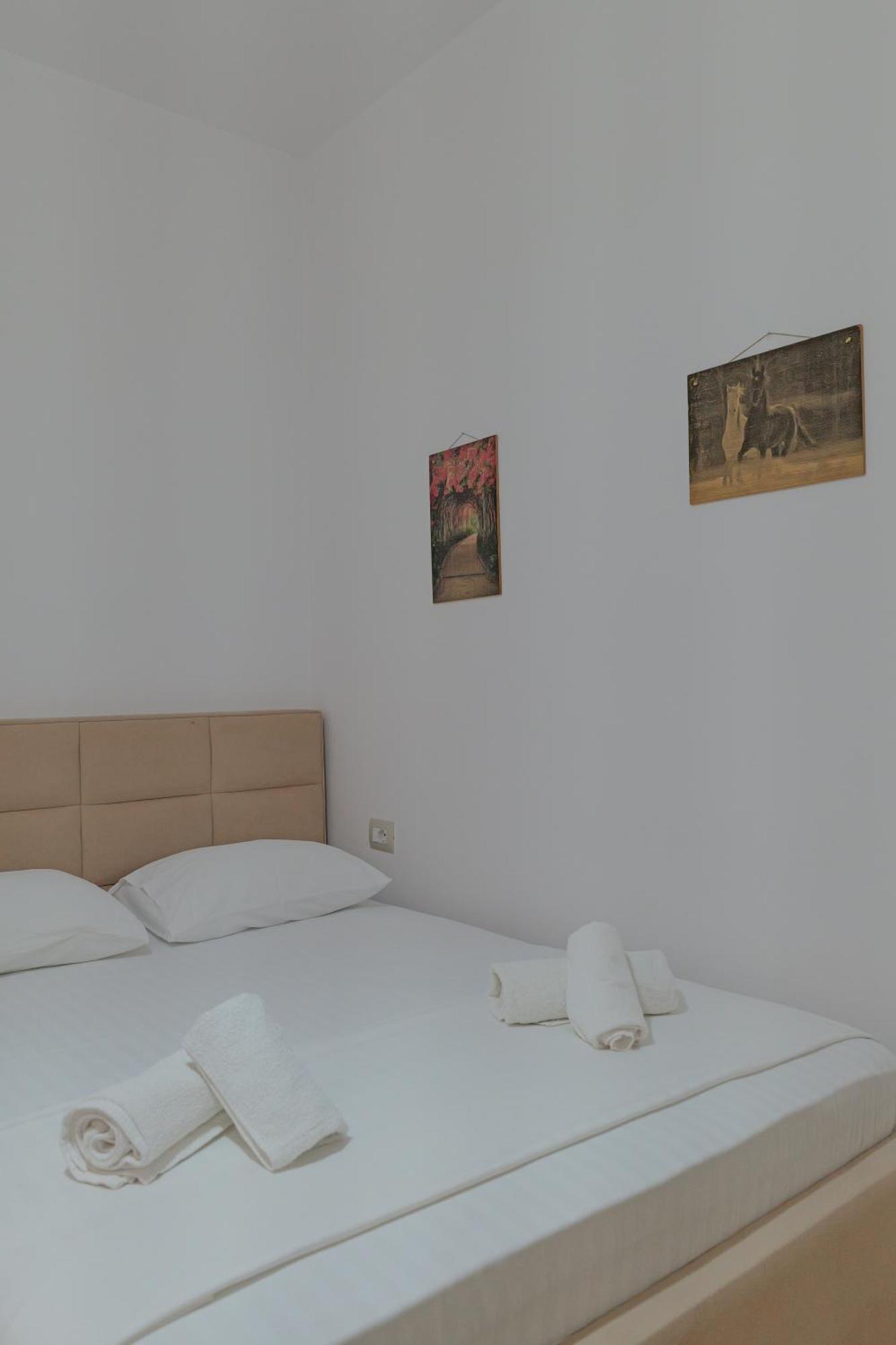 Hotel Veliaj كساميل المظهر الخارجي الصورة
