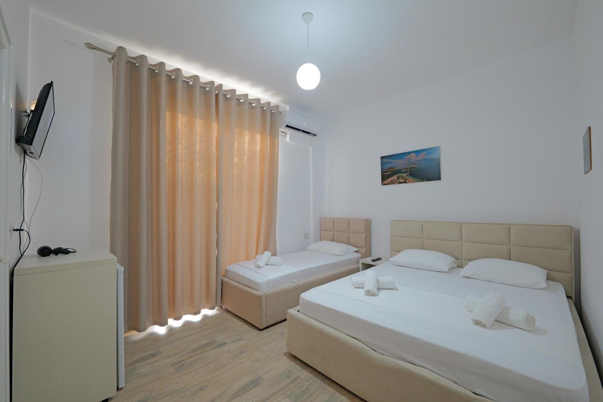 Hotel Veliaj كساميل المظهر الخارجي الصورة