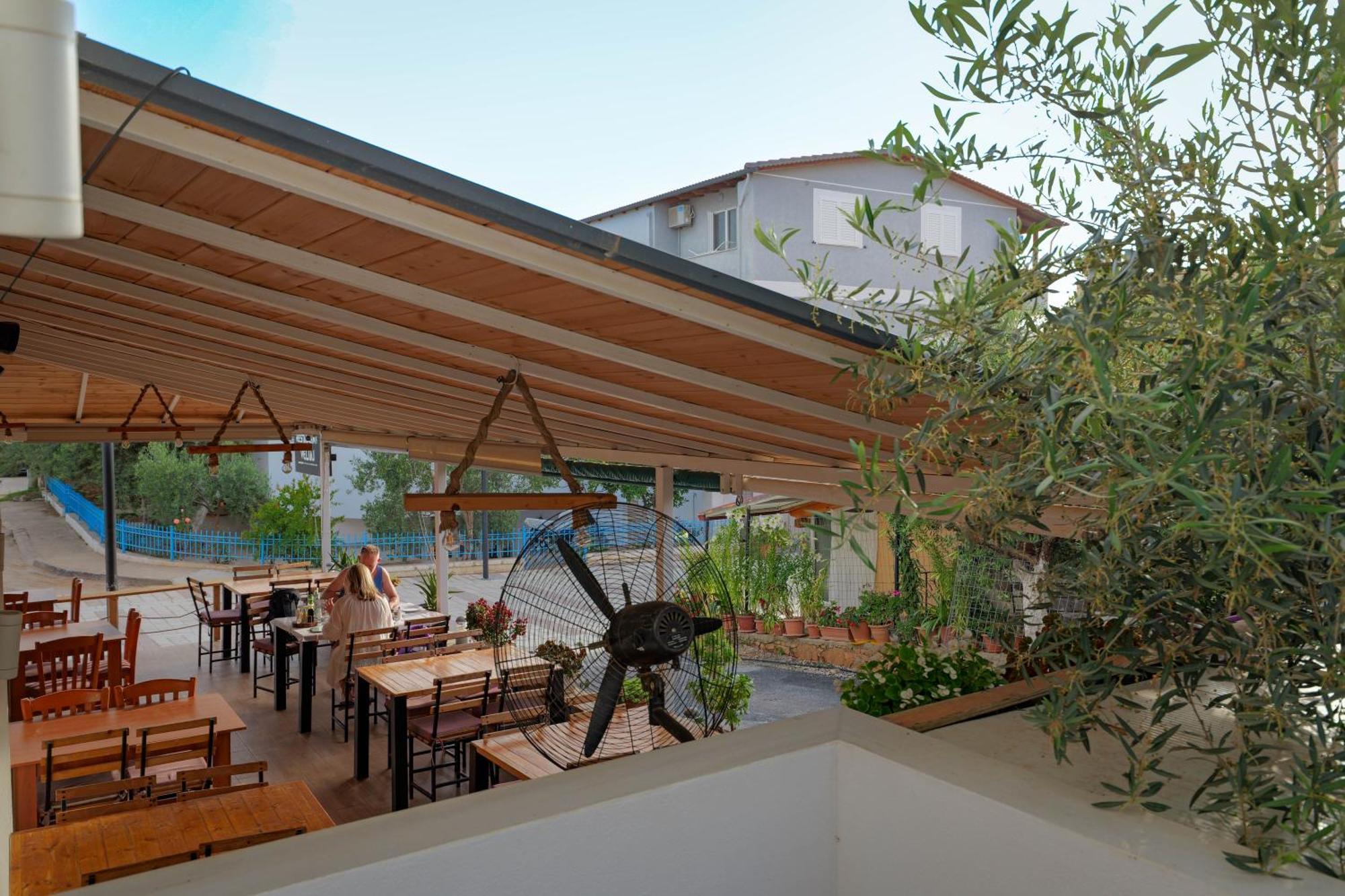 Hotel Veliaj كساميل المظهر الخارجي الصورة